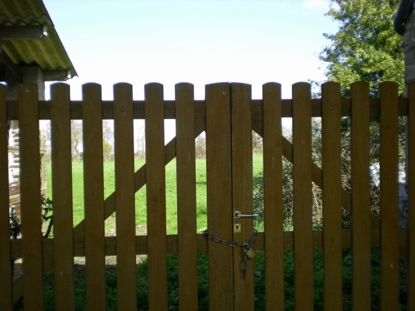 Field gate